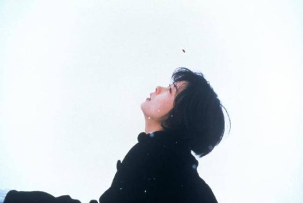 钱程速配 中山美穗儿子放弃遗产继承权 其长年与父亲住法国